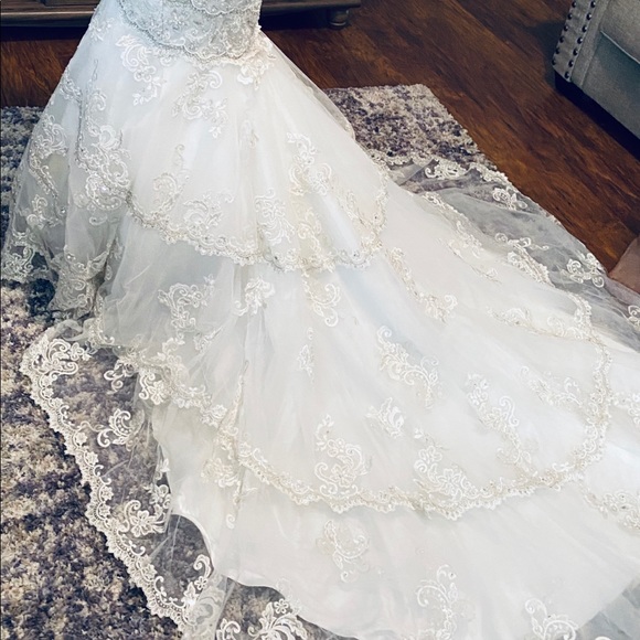 Ivory wedding dress - Picture 1 of 8